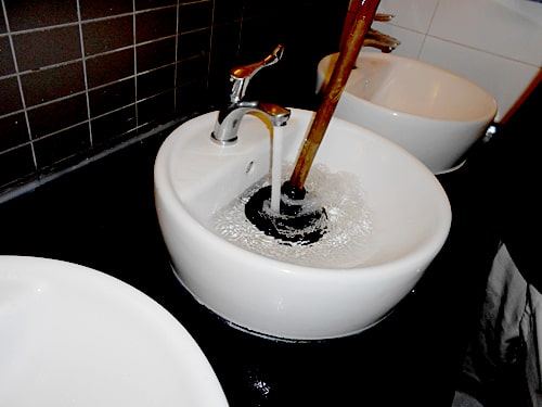 Basin unclogging by Alam Aman Services